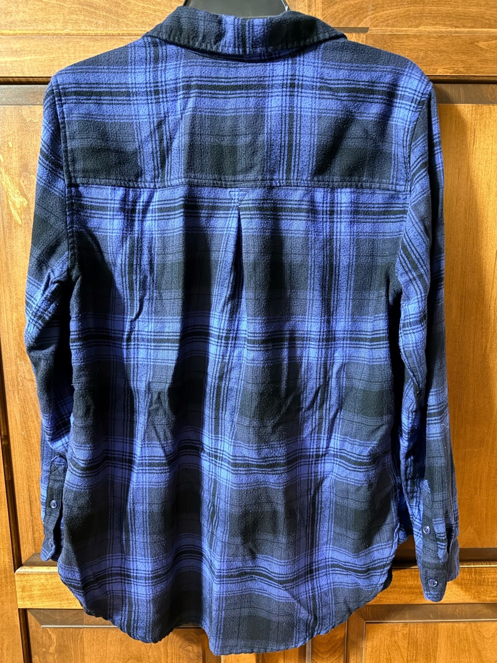 American Eagle Outfitters Women’s Black and Blue Plaid Button-Down Shirt - Picture 2 of 3